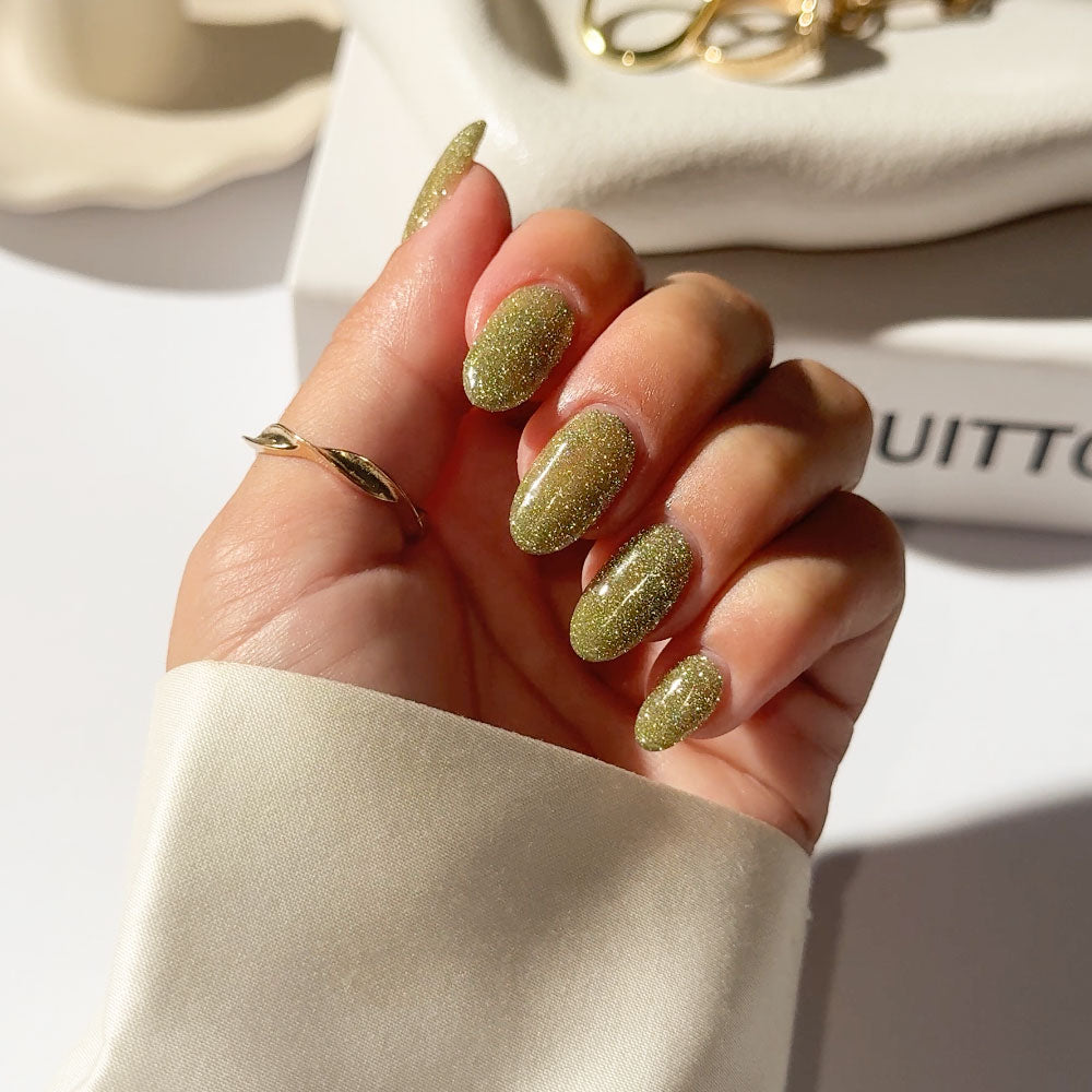 Gelous Imperfect Green Reflective Glitter Mini gel nail polish - photographed in New Zealand