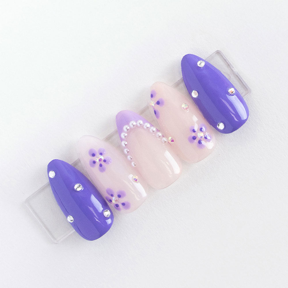 Gelous Classic Pearl and Rhinestone Nail Art Set product photo - photographed in New Zealand